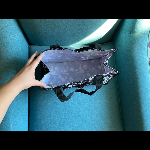 Flat bottom organizational bag - Picture 3 of 3